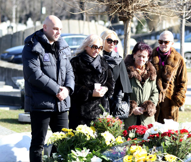 Тешка година без Шабана: Породица и колеге посетили вечну кућу легендарног певача